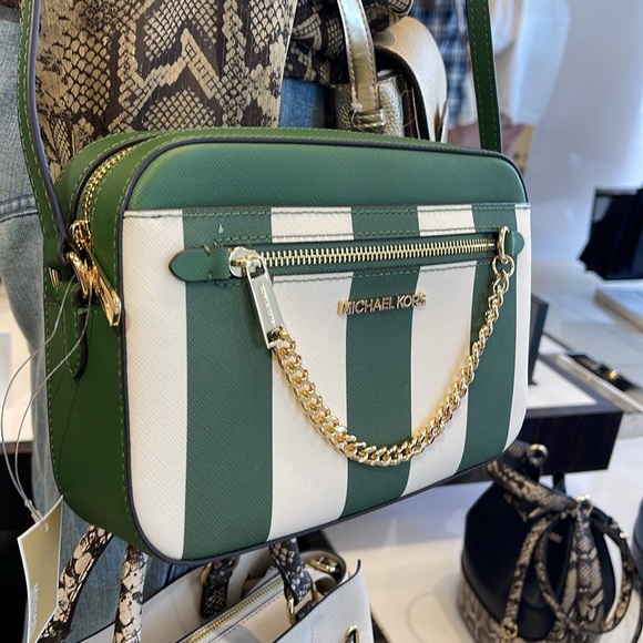 MICHAEL KORS
Jet Set Large EW Zip Chain XBody Saffiano Leather Crossbody Bag
NWT - Picture 2 of 16